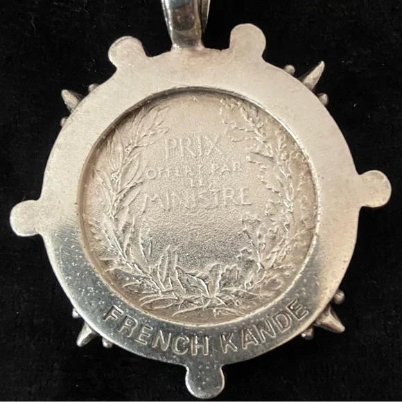 French Kande Swarovsky Crystal Necklace with Goddess of Liberty Medallion. - Picture 4 of 10